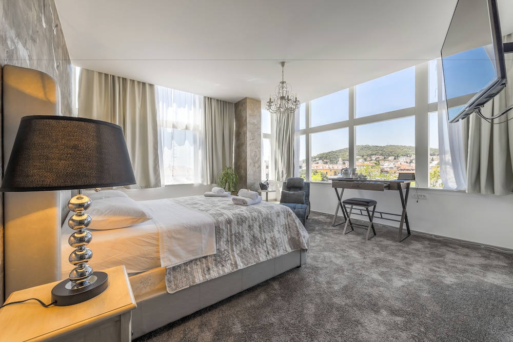 

Bari - Spalato - Prima Luce Downtown