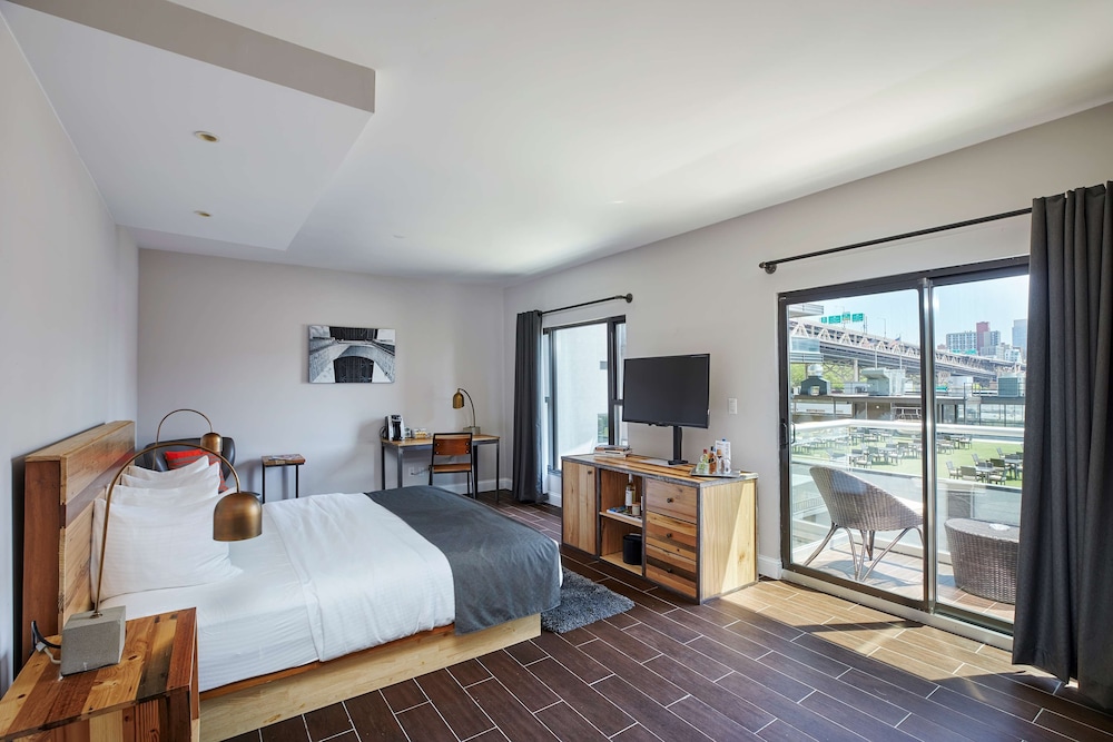 

Lamezia Terme - New York - Aeroporto La Guardia - Ravel Hotel Trademark Collection by Wyndham