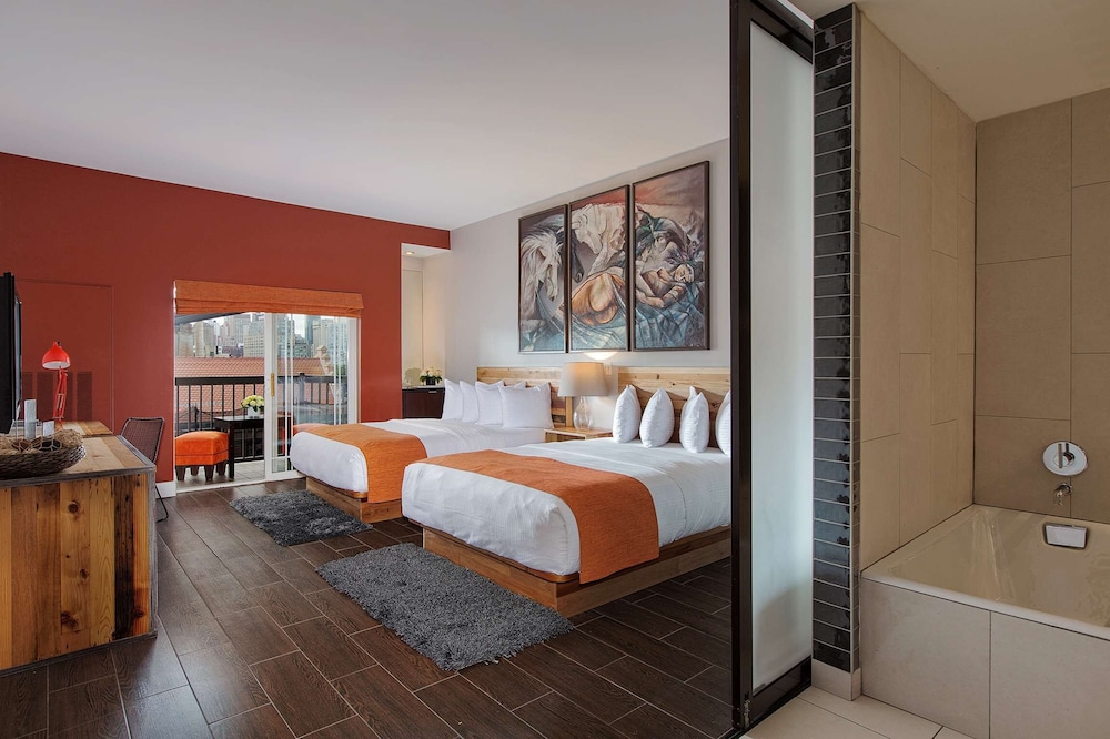 

Bari - New York - Aeroporto La Guardia - Ravel Hotel Trademark Collection by Wyndham