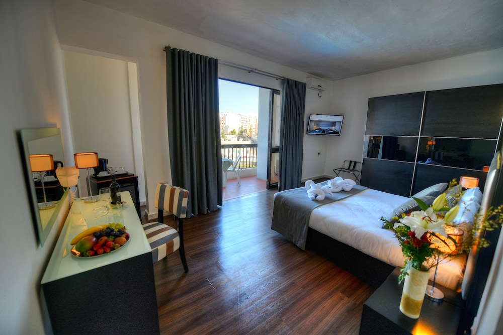 

Palermo - St. Julianʼs - St. Julian's Bay Hotel