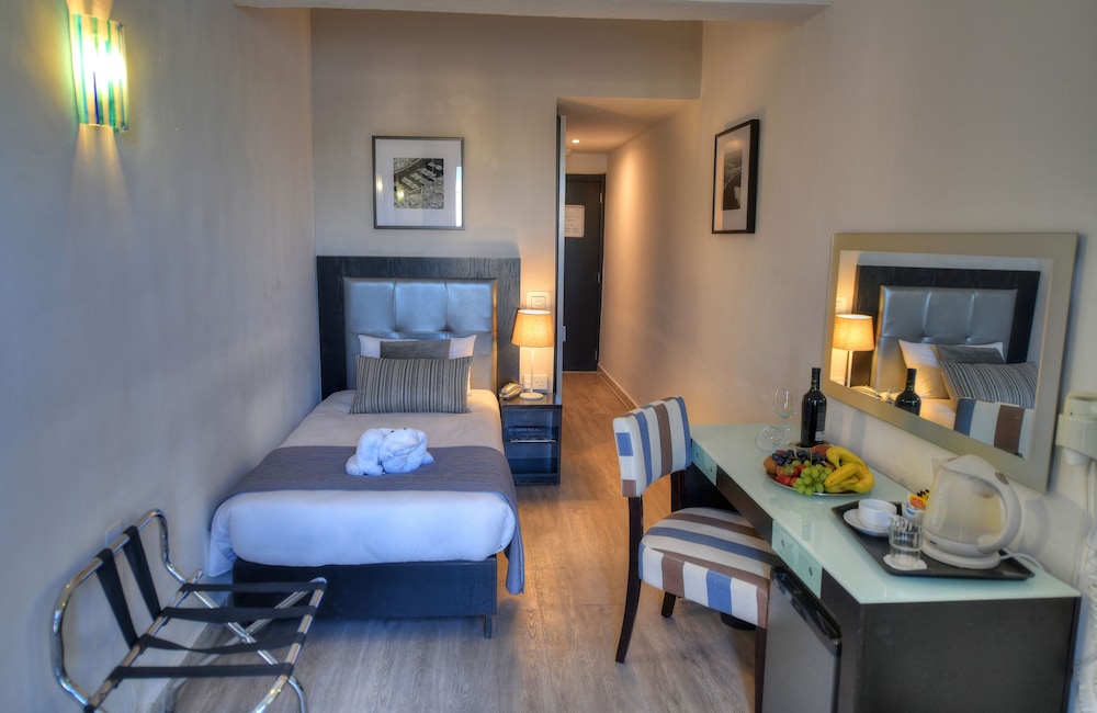 

Catania - Bugibba - St. Julian's Bay Hotel
