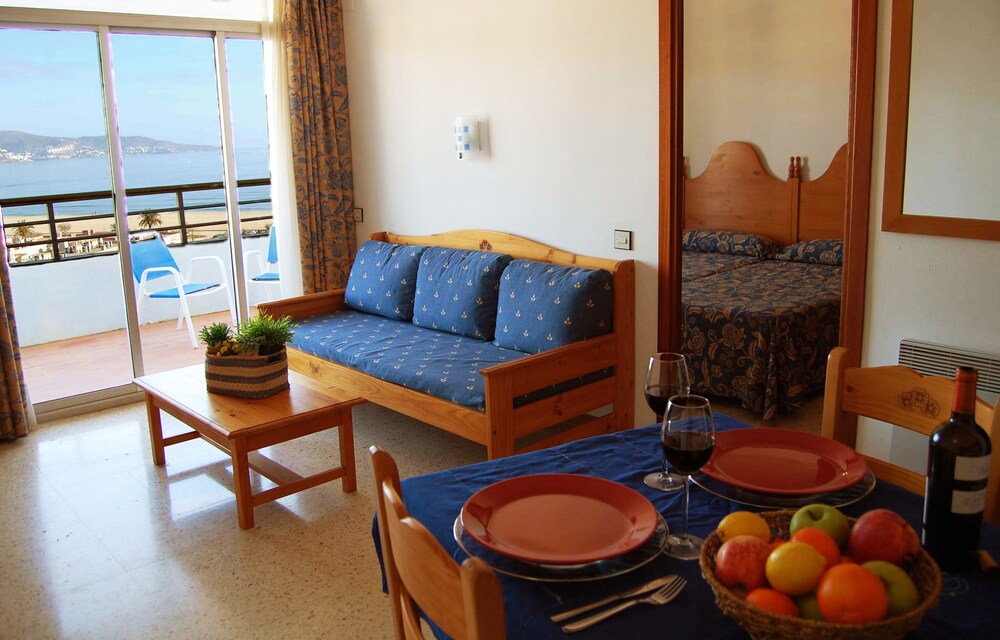

Napoli - Roses - Xon's Platja ApartHotel