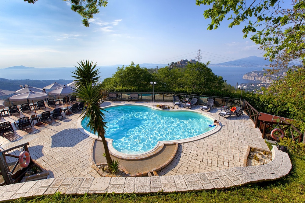 

Milano - Massa Lubrense - Hotel Prestige