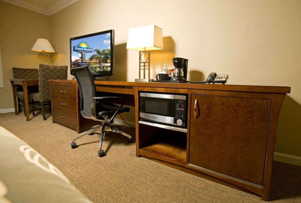 

Venezia - San Diego - Days Inn By Wyndham San Diego Hotel Circle Near Seaworld