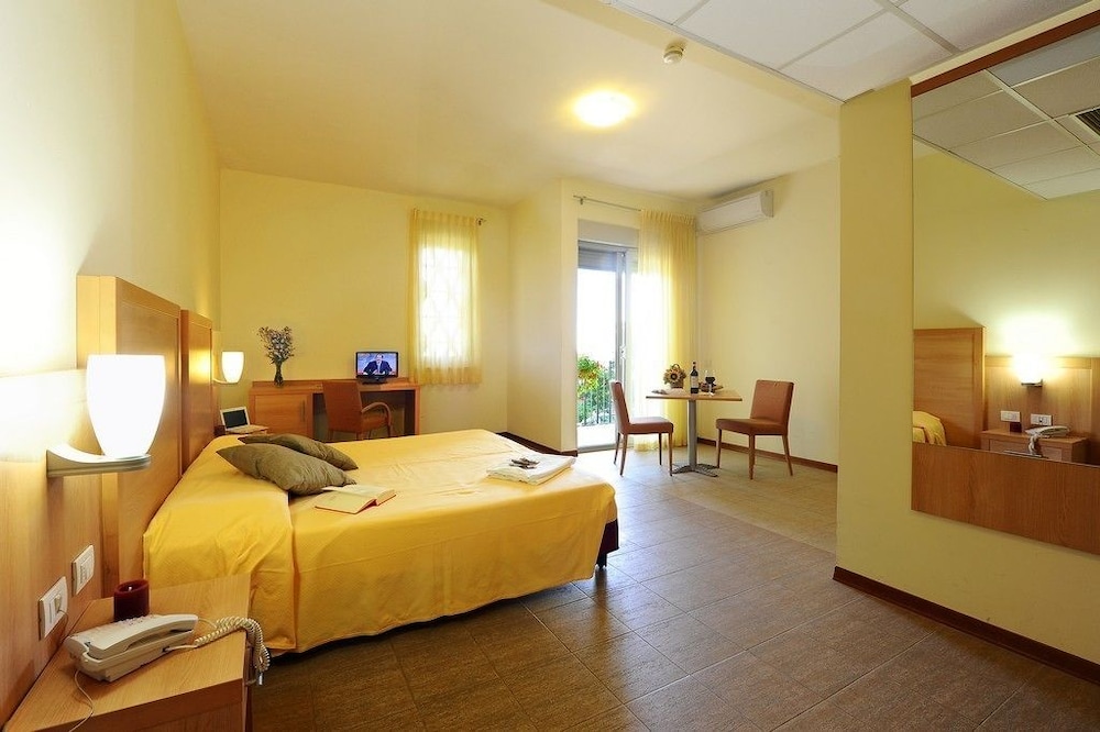 

Catania - Volterra - Hotel Foresteria
