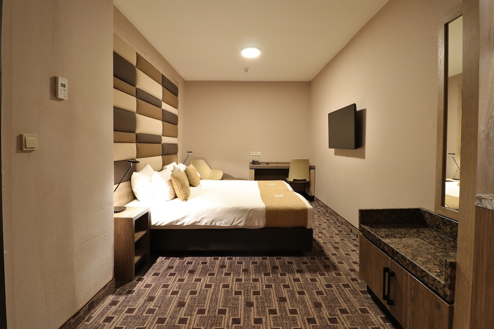 

Milano - Amstelveen - XO Hotels Blue Square