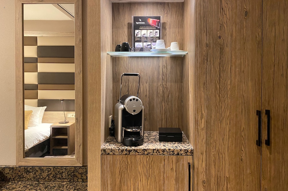 

Napoli - Amstelveen - XO Hotels Blue Square