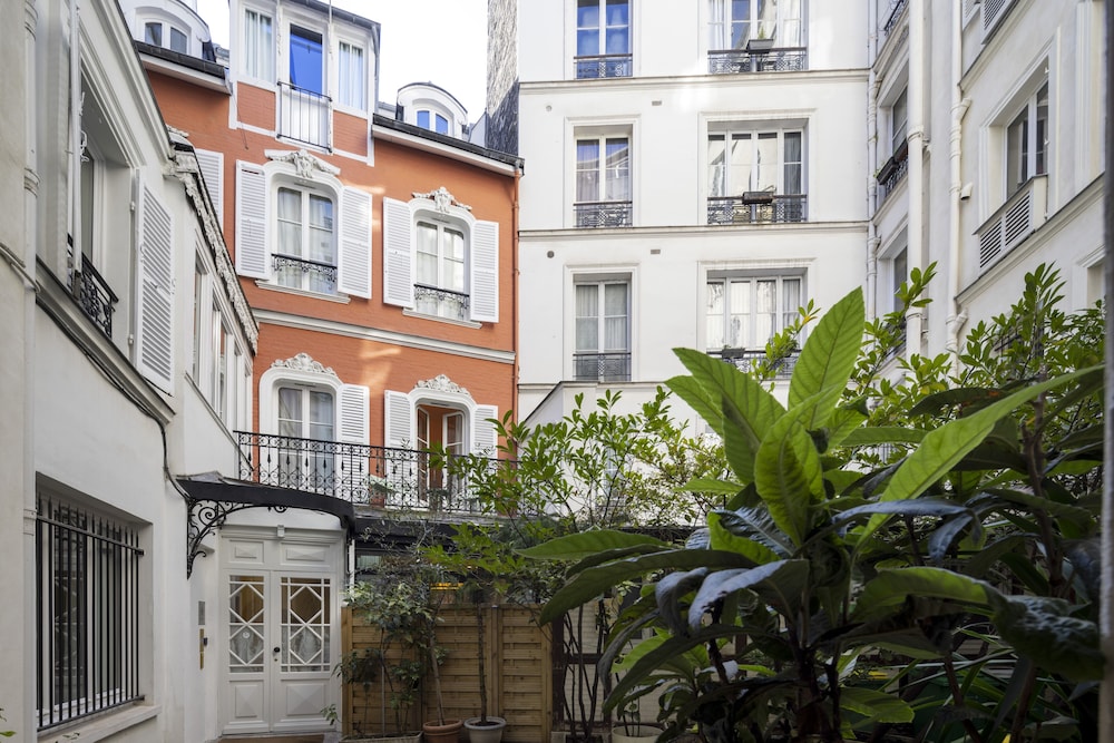 

Bari - Clichy - Yuna Blanche - Serviced Apartments
