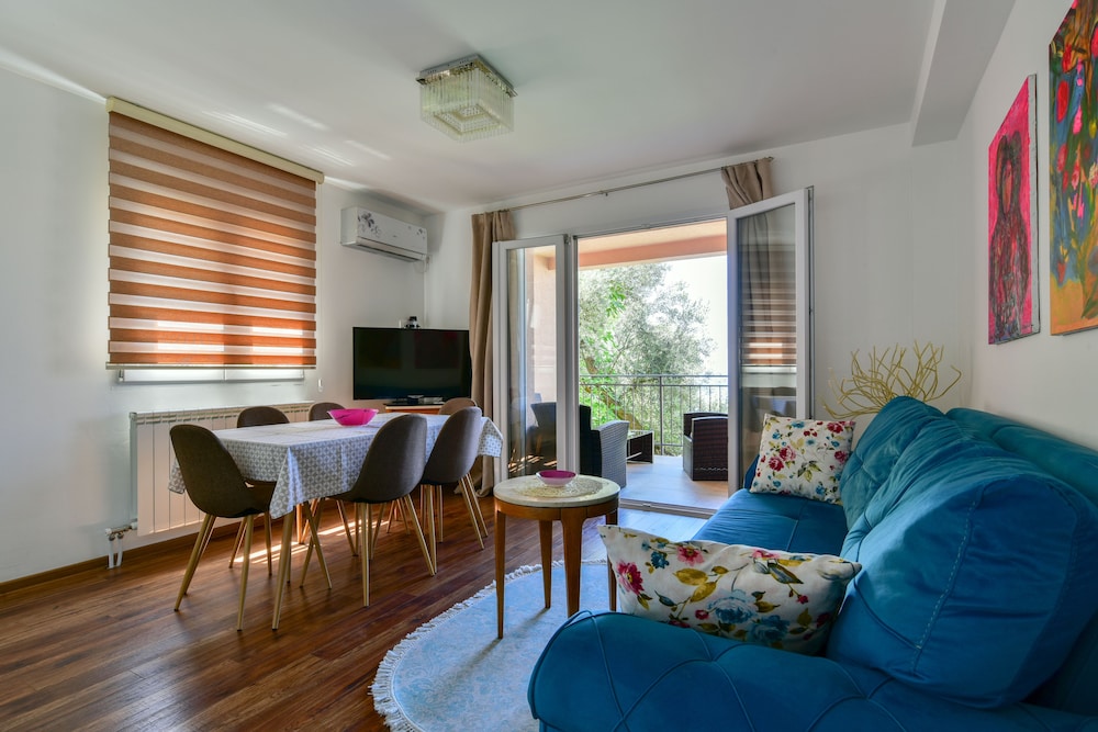 

Milano - Budva - Apartments Kentera