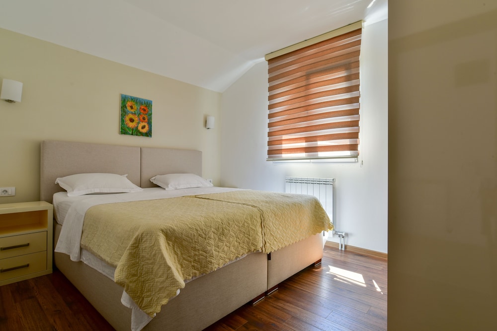 

Milano - Petrovac - Apartments Kentera LUX