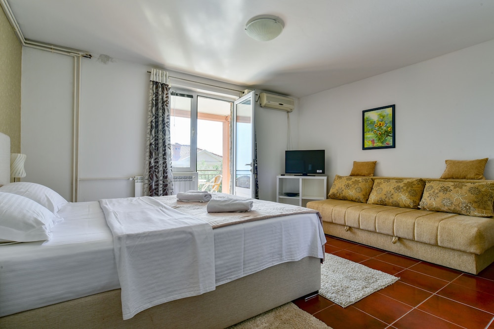 

Bologna - Petrovac - Apartments Kentera