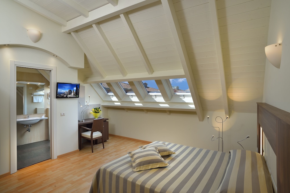 

Bari - Bologna - Astor Hotel
