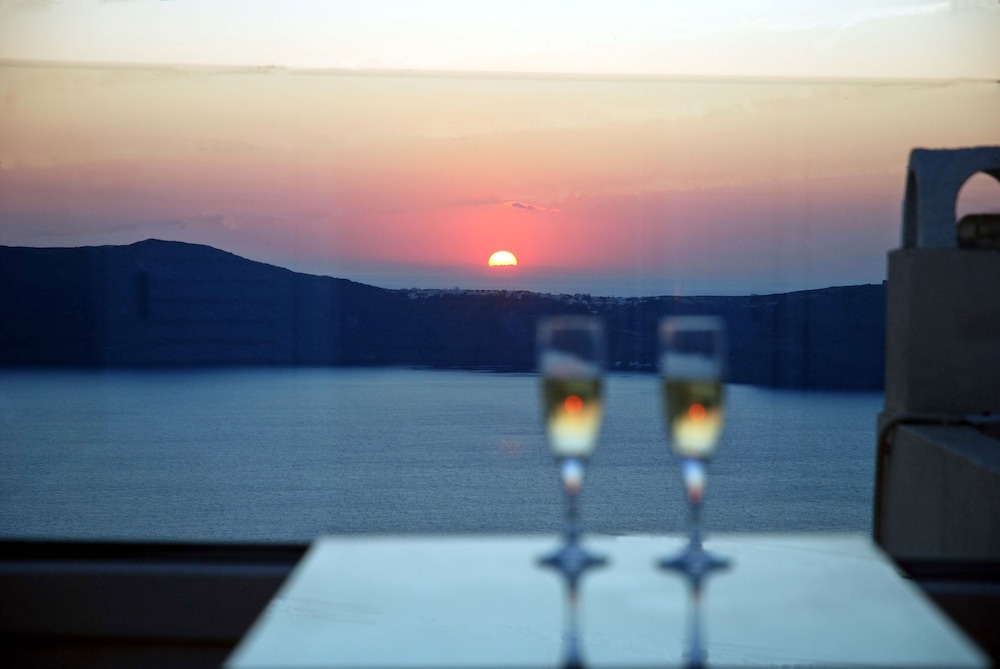 

Roma - Thirasía - Reverie Santorini Hotel