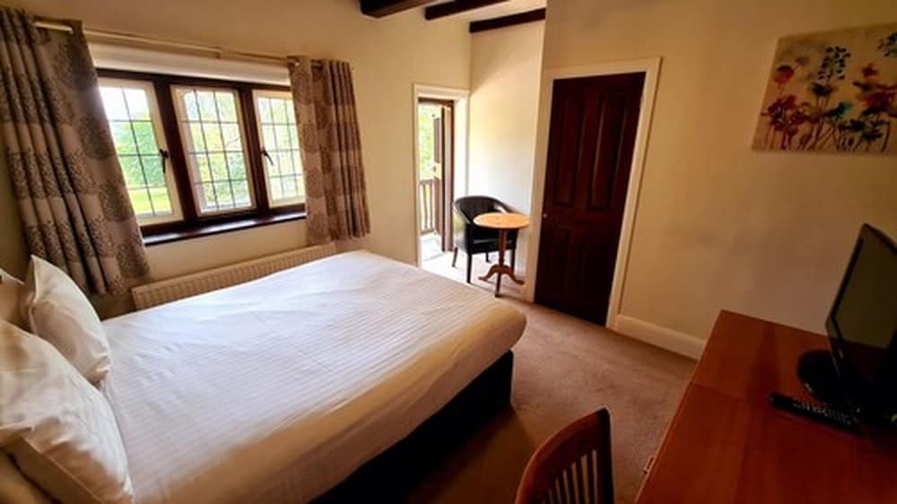 

Bari - Fleet - Farnham House Hotel