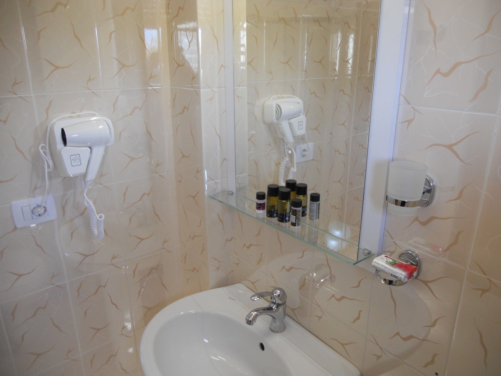 

Pisa - Valona - Hotel Onorato
