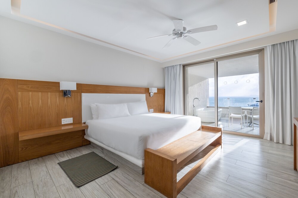 

Torino - Isla Mujeres - Izla Beach Front Hotel