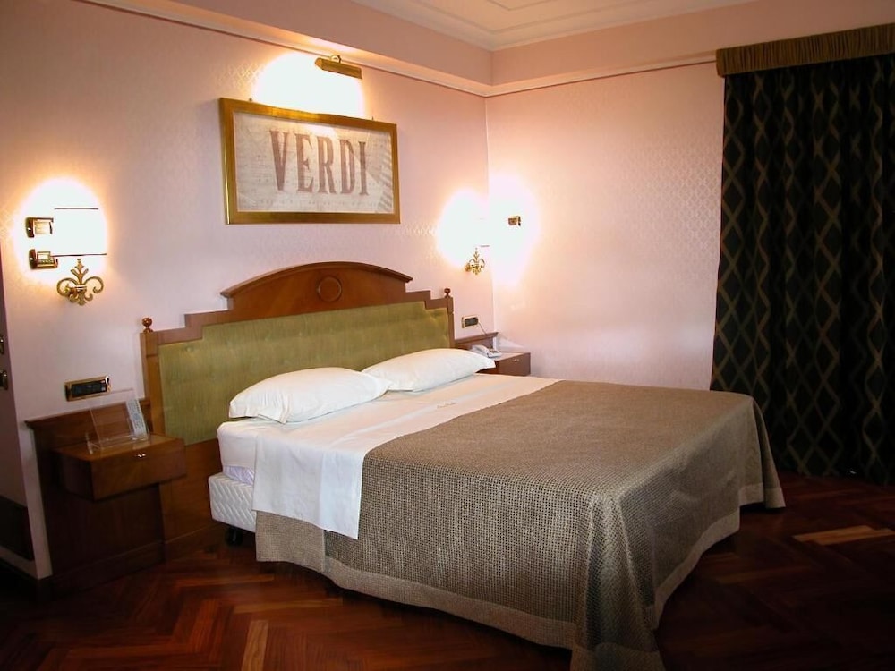 

Milano - Torre del Greco - Palazzo Rosenthal Vesuview Hotel & Resort