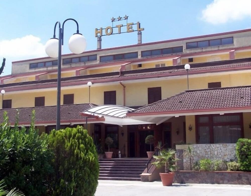 

Milano - Caserta - Hotel Ristorante Belvedere