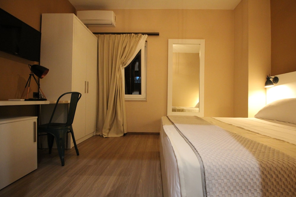 

Torino - Tirana - Oda Hotel Tirana