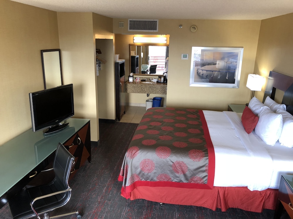 

Milano - San Diego - Ramada By Wyndham San Diego National City