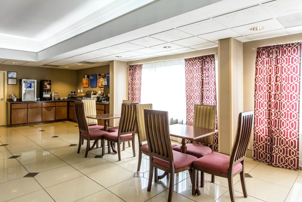 

Verona - Thomson - Comfort Inn & Suites
