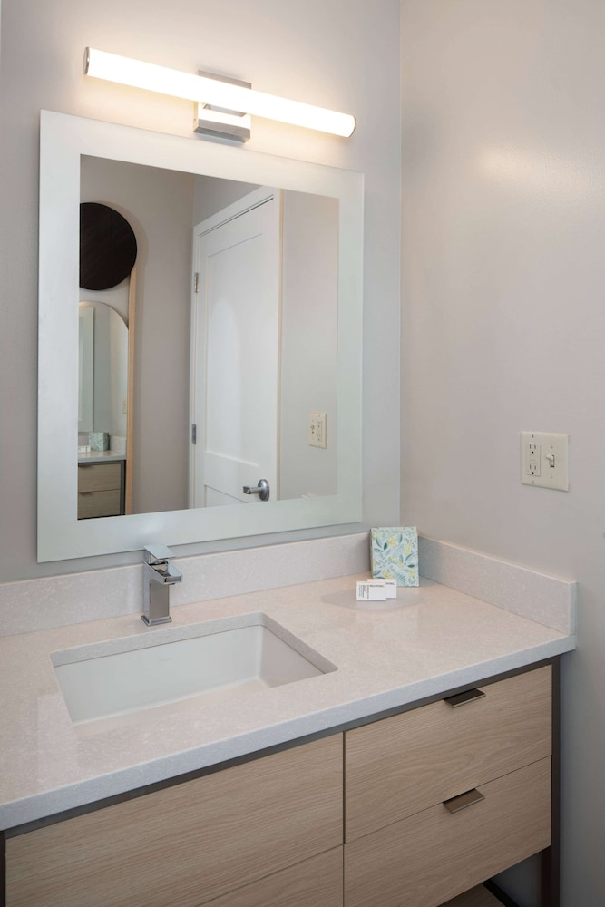 

Milano - Vienna (VA) - Sonesta Simply Suites Falls Church