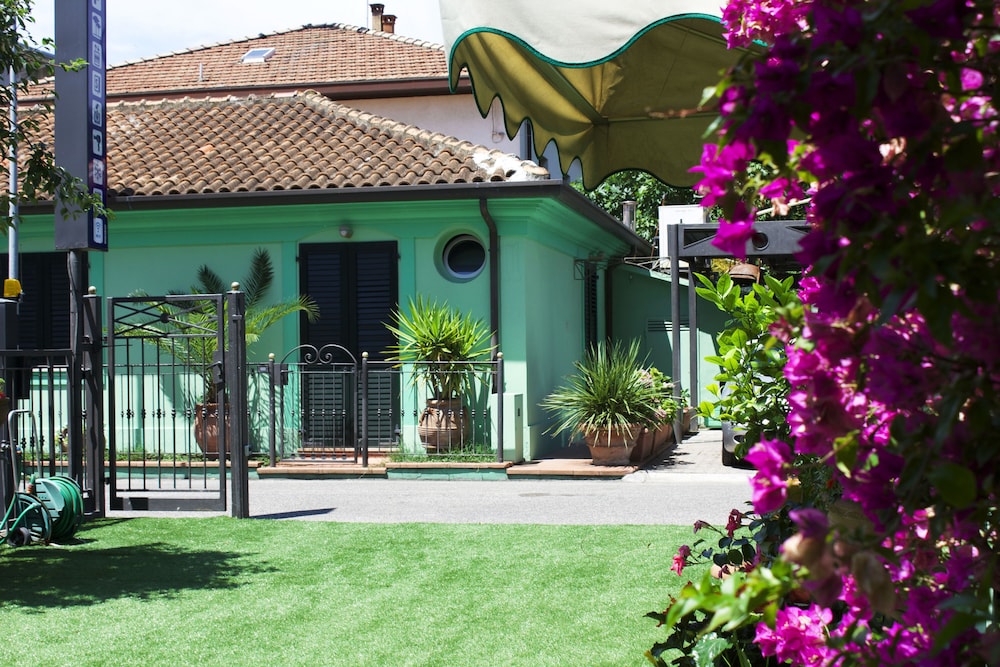 

Roma - Riviera Romagnola, Mare Italia - Hotel Residence Charles