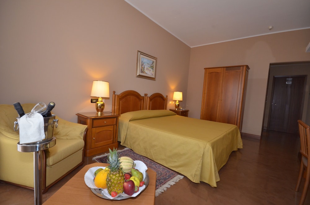 

Bologna - Acireale - Garden Rooms