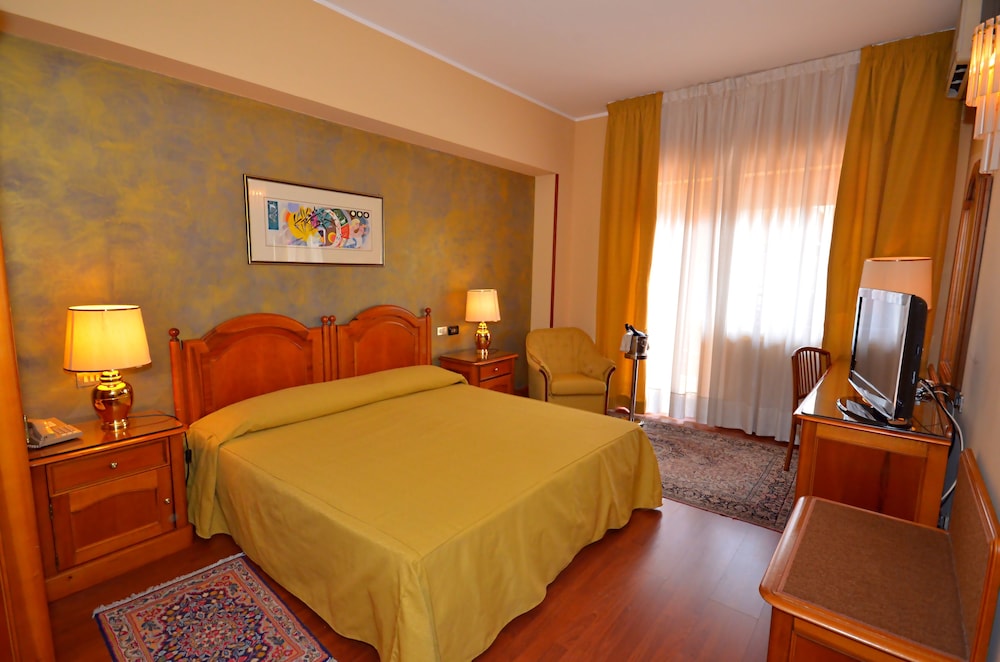 

Verona - Acireale - Garden Rooms
