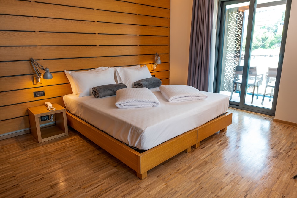 

Catania - Limone sul Garda - Lake Front Hotel Mirage