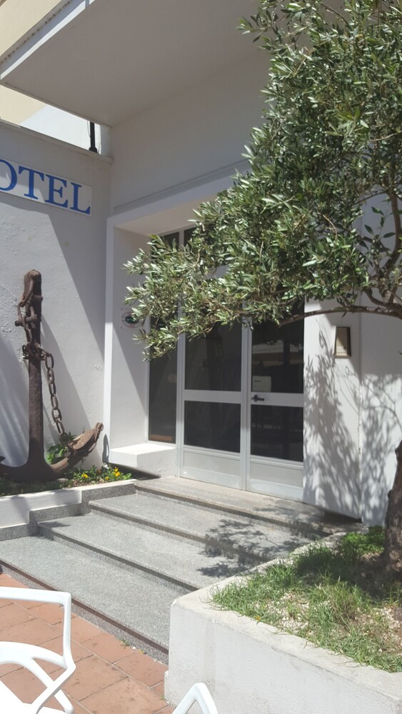 

Milano - San Giovanni di Posada - Hotel L'Ancora