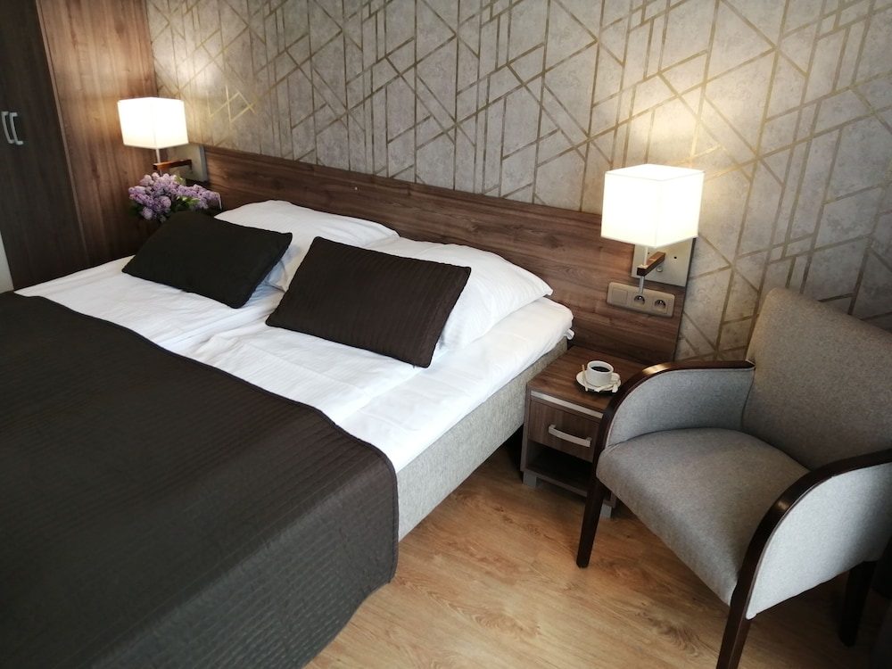 

Bologna - Cracovia, Aeroporto Giovanni Paolo II - Balice - Hotel Zakliki