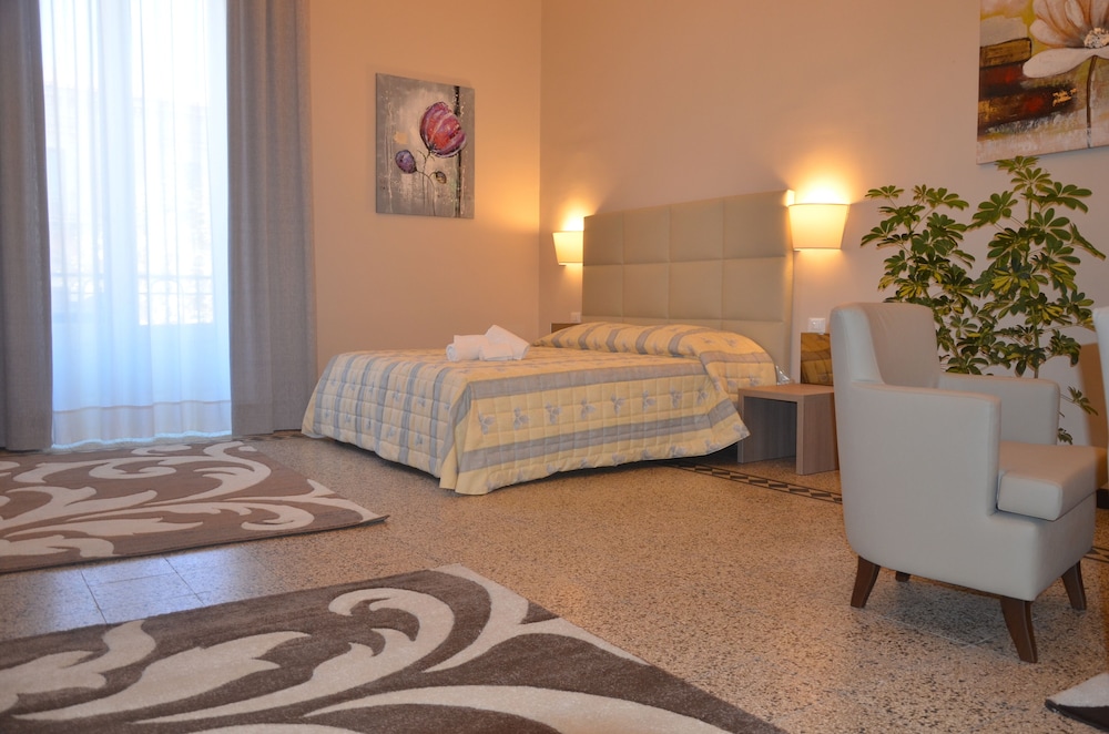

Milano - Sicilia, Mare Italia - Hotel Etnea Royal Suites