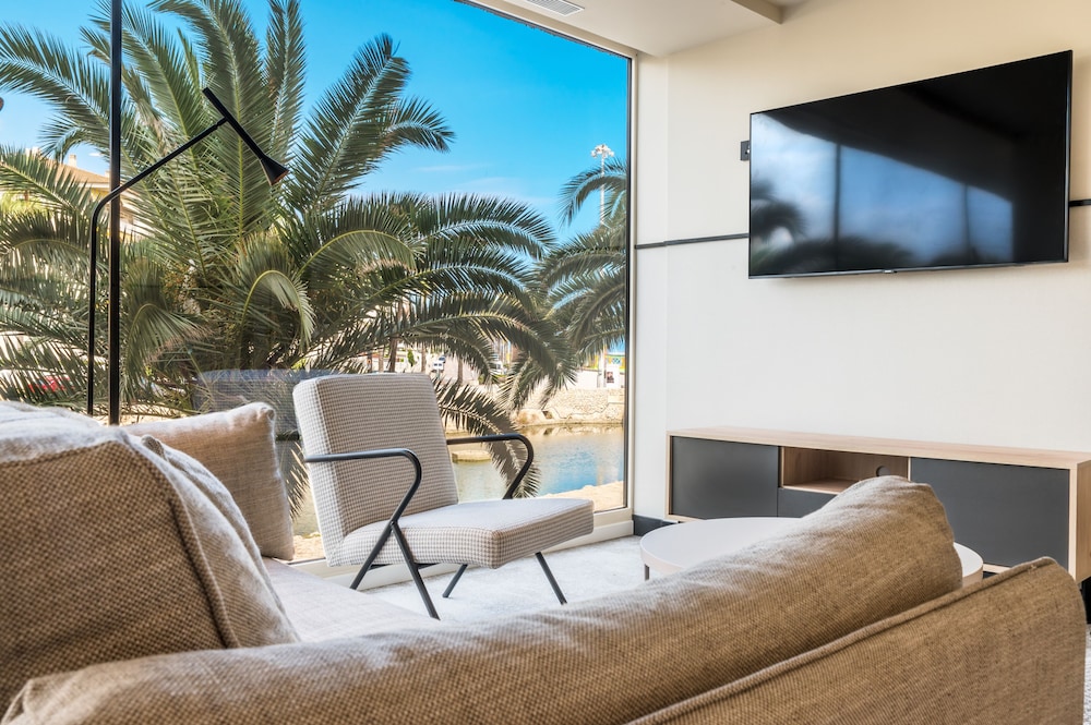 

Milano - El Vendrell - Akquaaa Boutique Hotel