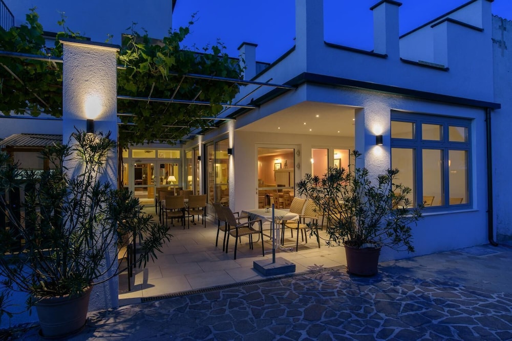 

Napoli - Rust - Hotel Zachs