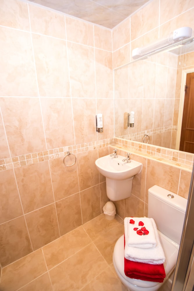 

Bologna - Manchester Airport - NormanHurst Hotel