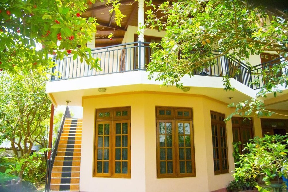 

Milano - Kandy - Heavens Door Guest Inn