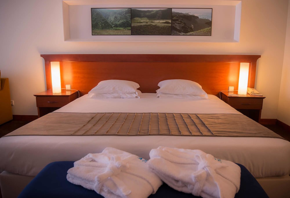 

Milano - Horta - Azoris Faial Garden – Resort Hotel