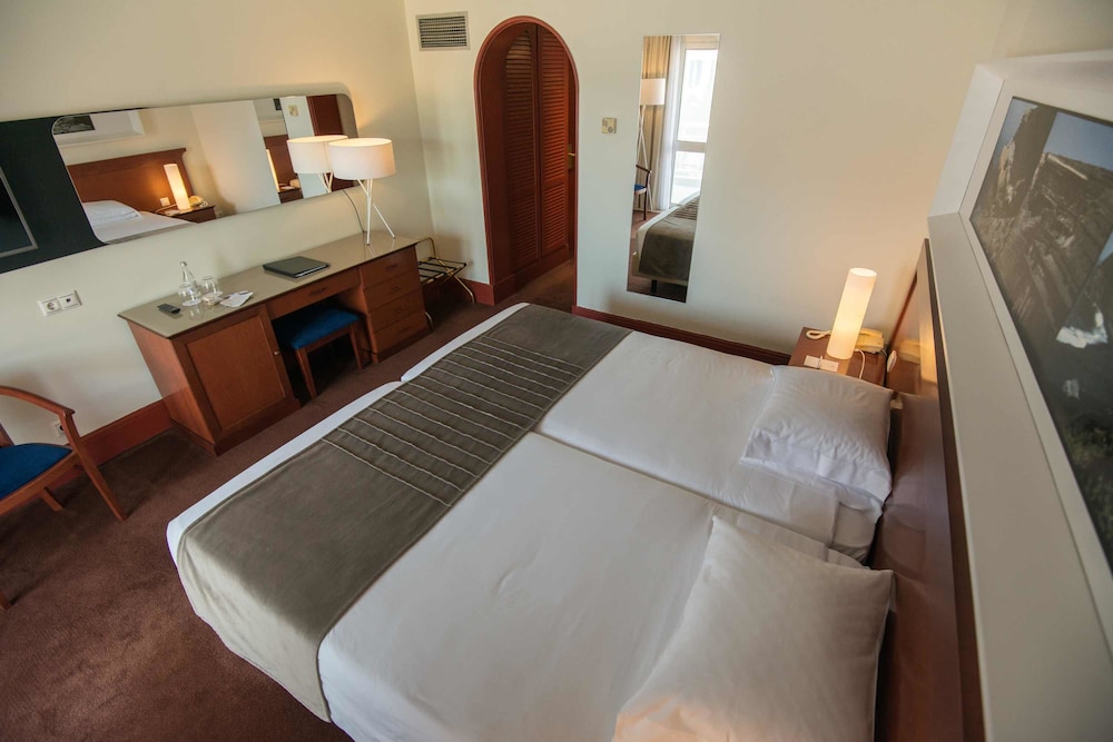

Milano - Horta - Azoris Faial Garden – Resort Hotel