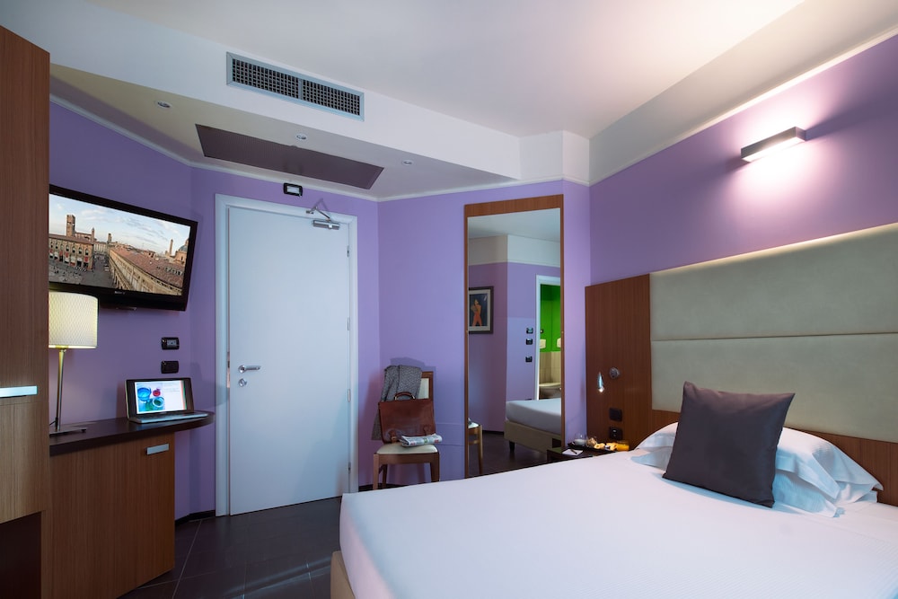 

Bari - Bologna - CDH Hotel Bologna