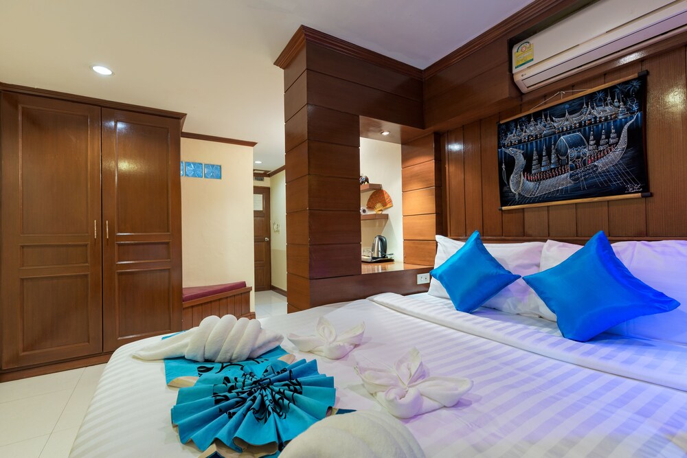 

Bari - Karon Beach - P R Patong Hotel