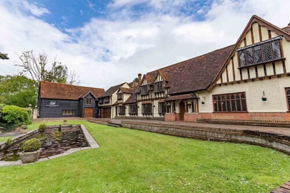 

Bologna - Stansted - Great Hallingbury Manor & Lodges