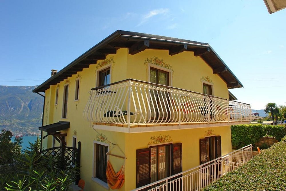 

Bari - Tremosine - Village Hotel Lucia