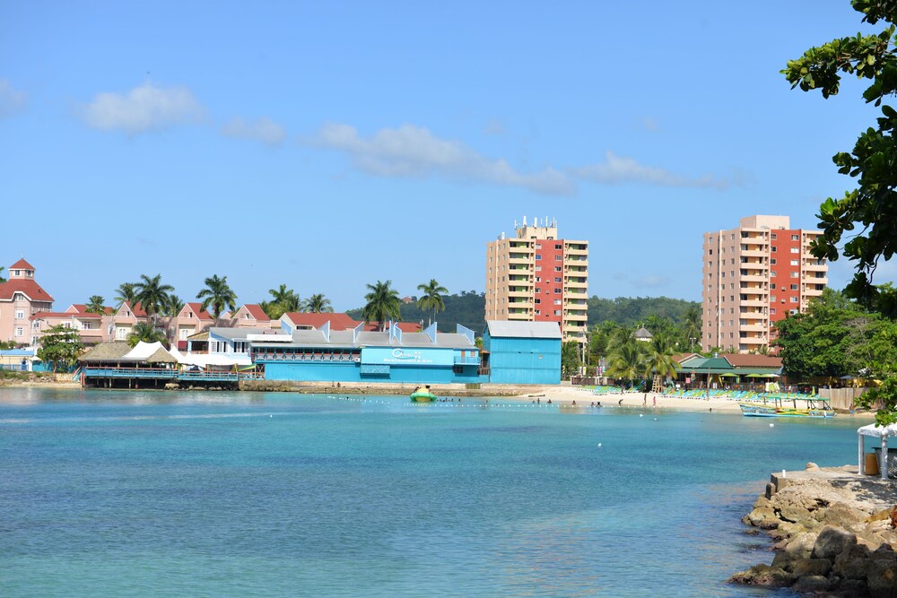 

Roma - Ocho Rios - Fisherman's Point Apartments