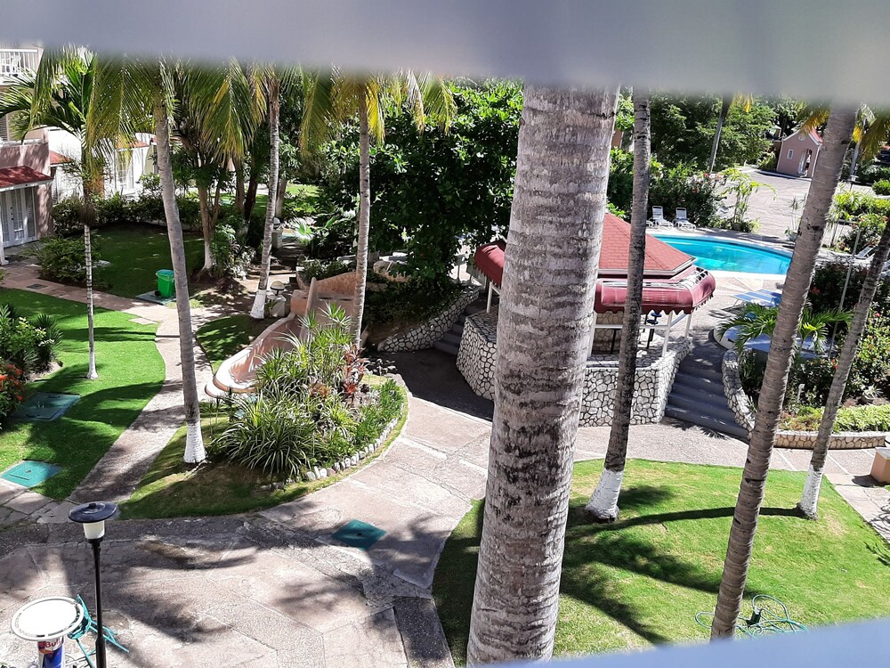 

Roma - Ocho Rios - Fisherman's Point Apartments