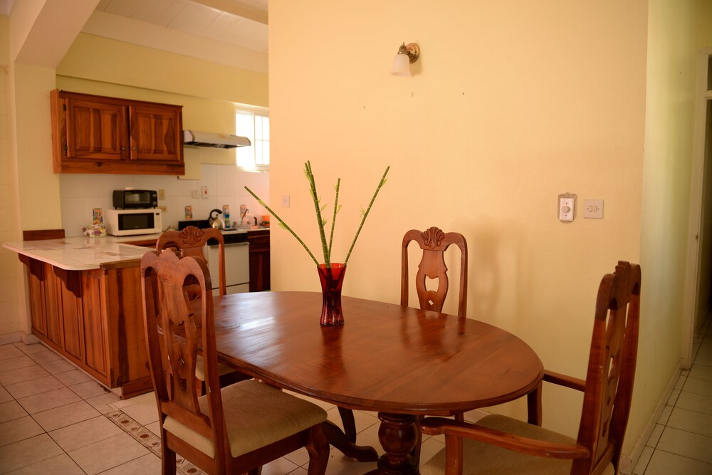

Bologna - Ocho Rios - Fisherman's Point Apartments