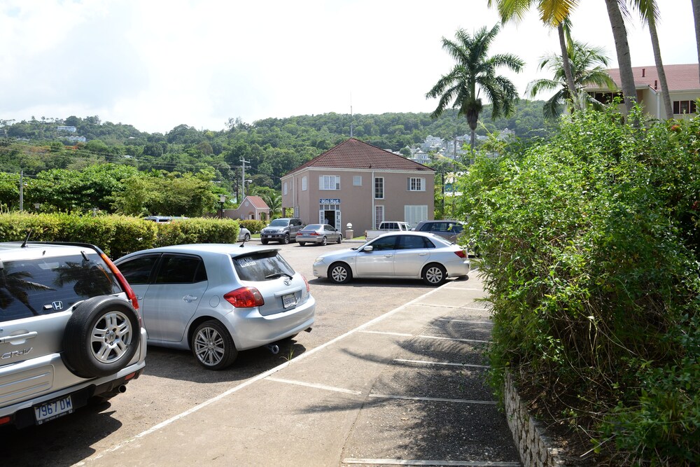 

Bologna - Ocho Rios - Fisherman's Point Apartments