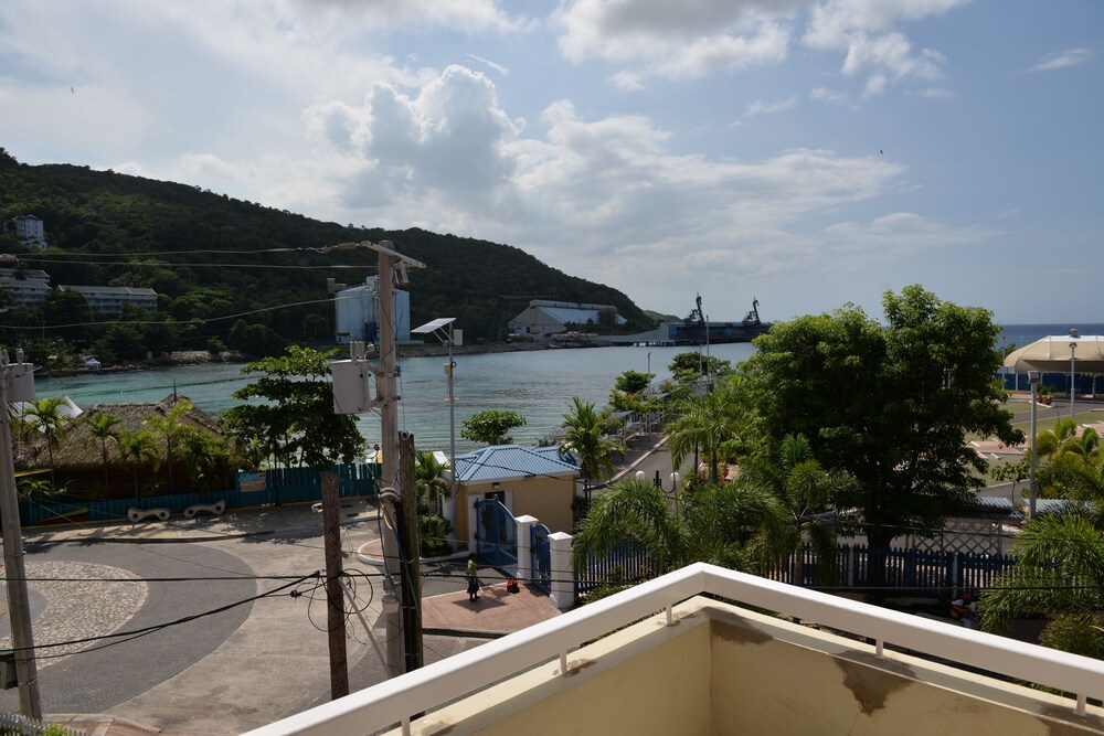 

Bologna - Ocho Rios - Fisherman's Point Apartments