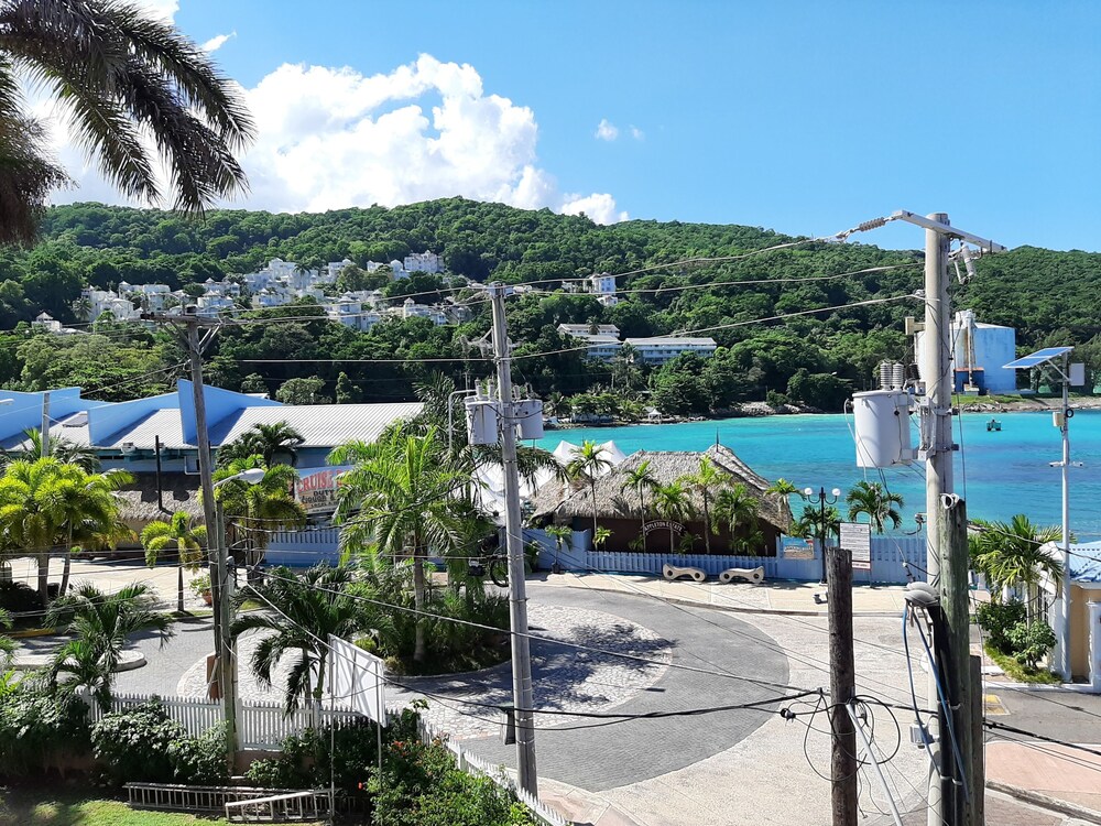 

Roma - Ocho Rios - Fisherman's Point Apartments