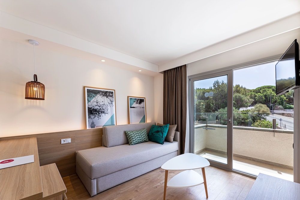 

Roma - Calas de Mallorca - Hotel JS PortoColom Suites